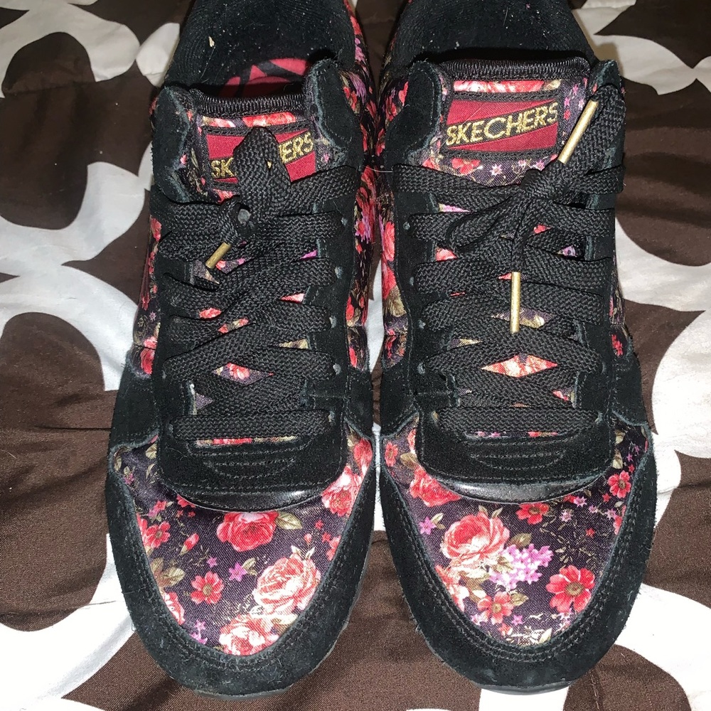 Floral size 11 women’s sketchers